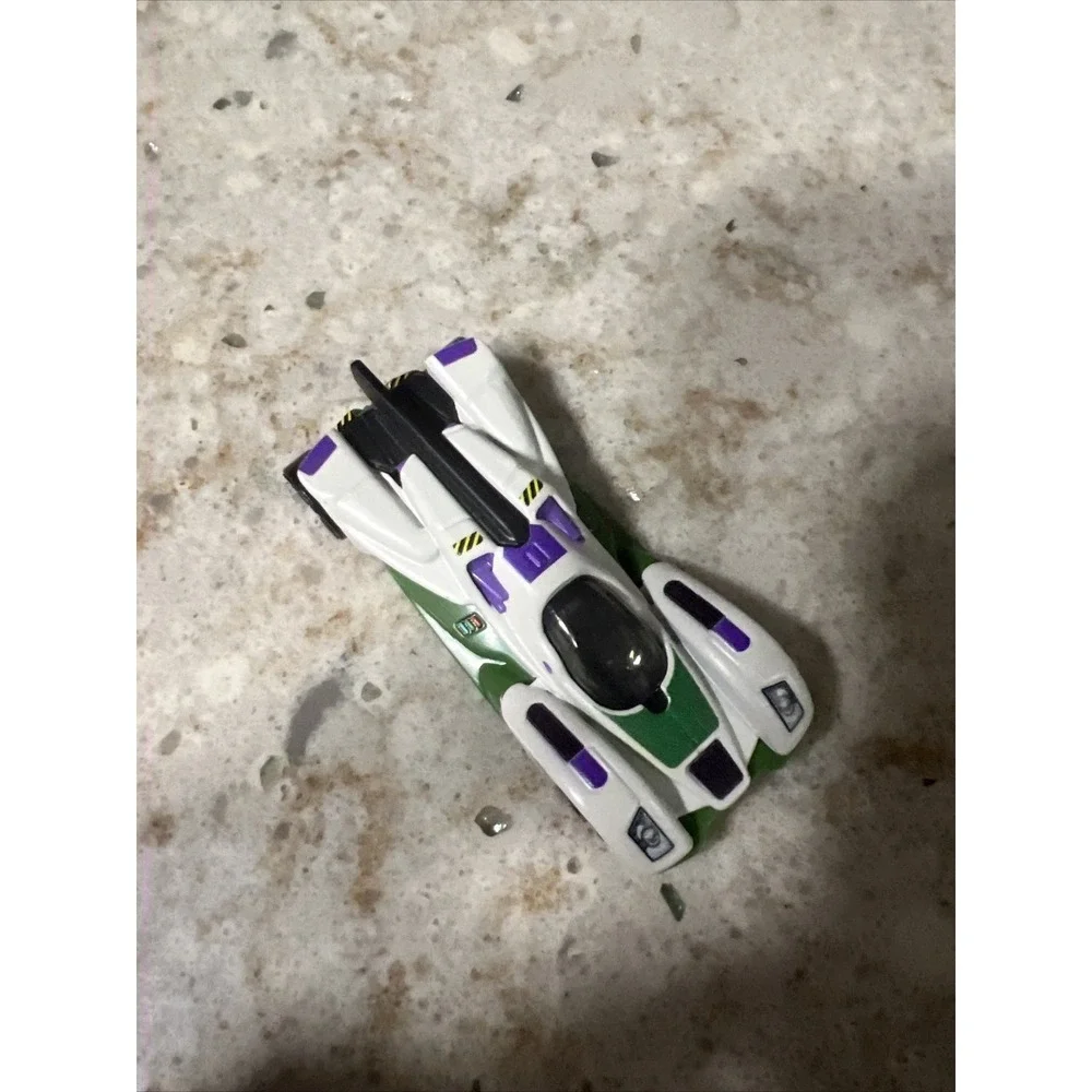 Disney Pixar Lightyear Hot Wheels Character Car‎ - Space Ranger Alpha Buzz